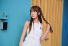 娱乐吃瓜徐娇是谁啊,从童星到时尚达人，娱乐圈的“吃瓜”女王